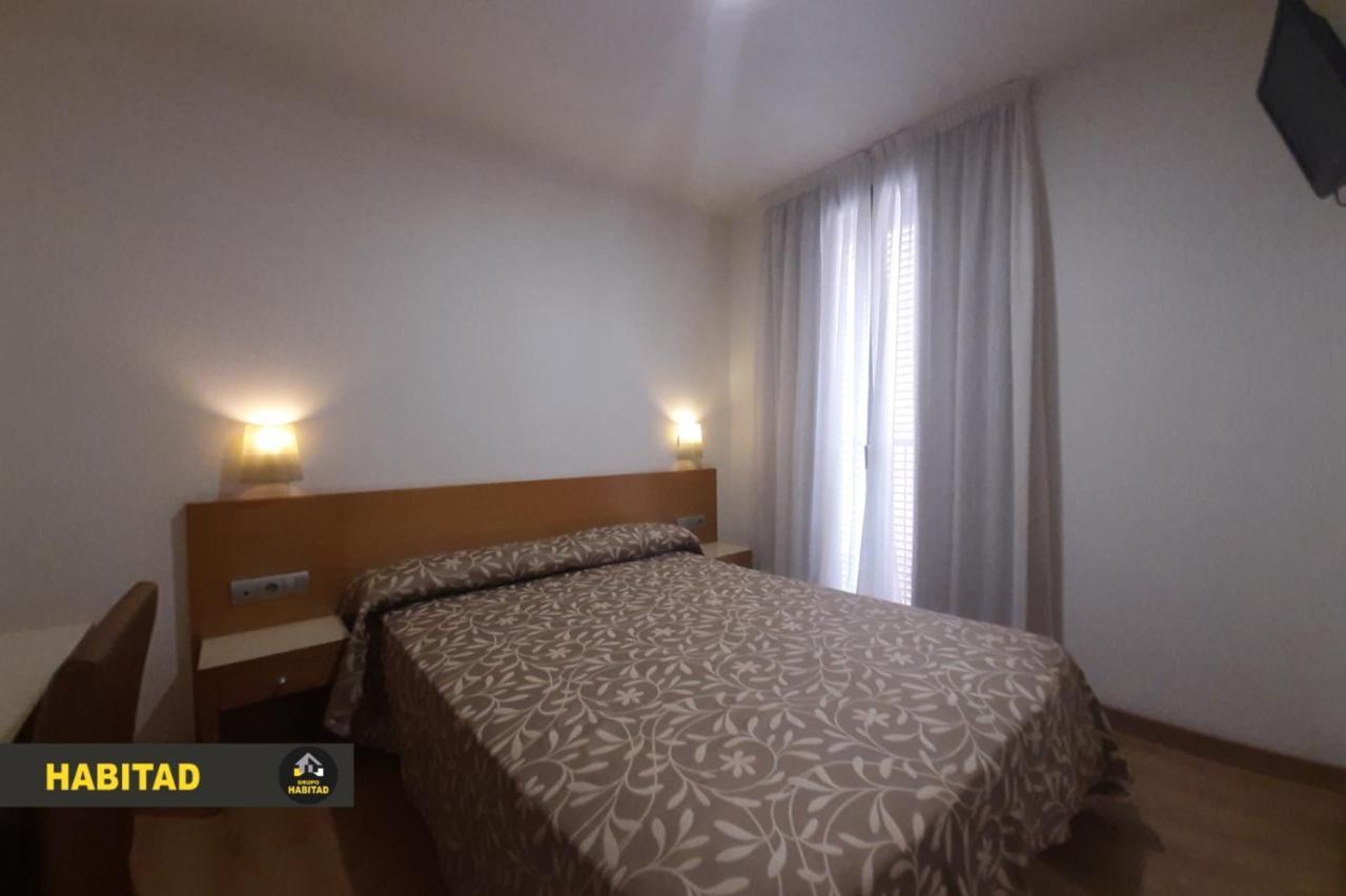Hostal Rambla Sant Boi de Llobregat Bagian luar foto