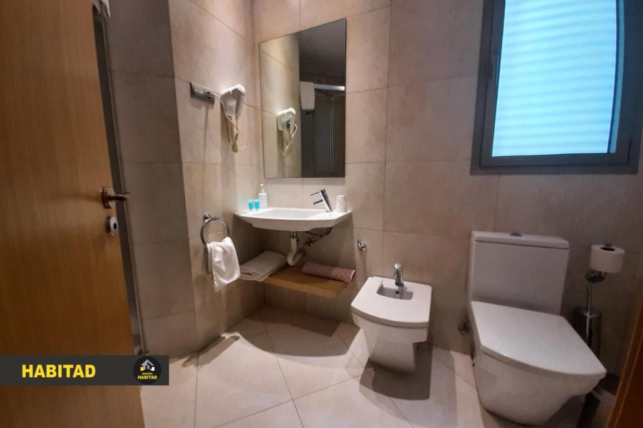 Hostal Rambla Sant Boi de Llobregat Bagian luar foto
