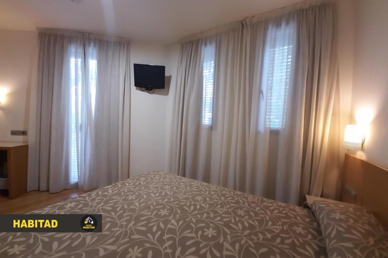 Hostal Rambla Sant Boi de Llobregat Bagian luar foto
